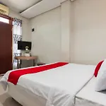 RedDoorz Syariah near Pasar Aceh Shopping Centre