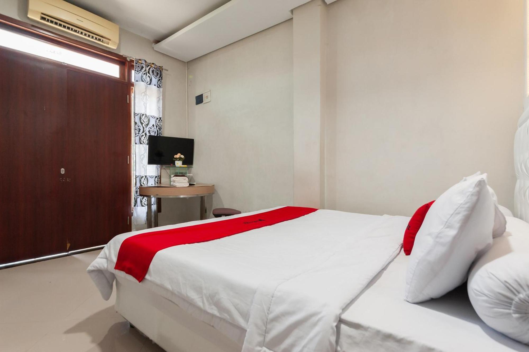Hotel Reddoorz Syariah Near Pasar Aceh Shopping Centre