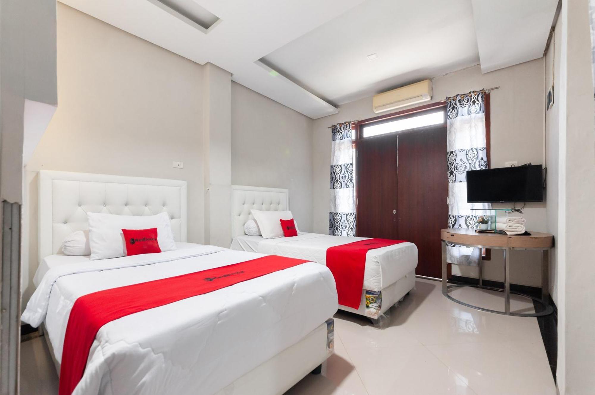 Reddoorz Syariah Near Pasar Aceh Shopping Centre