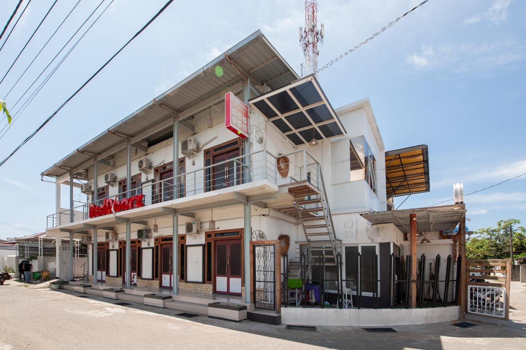 Reddoorz Syariah Near Pasar Aceh Shopping Centre